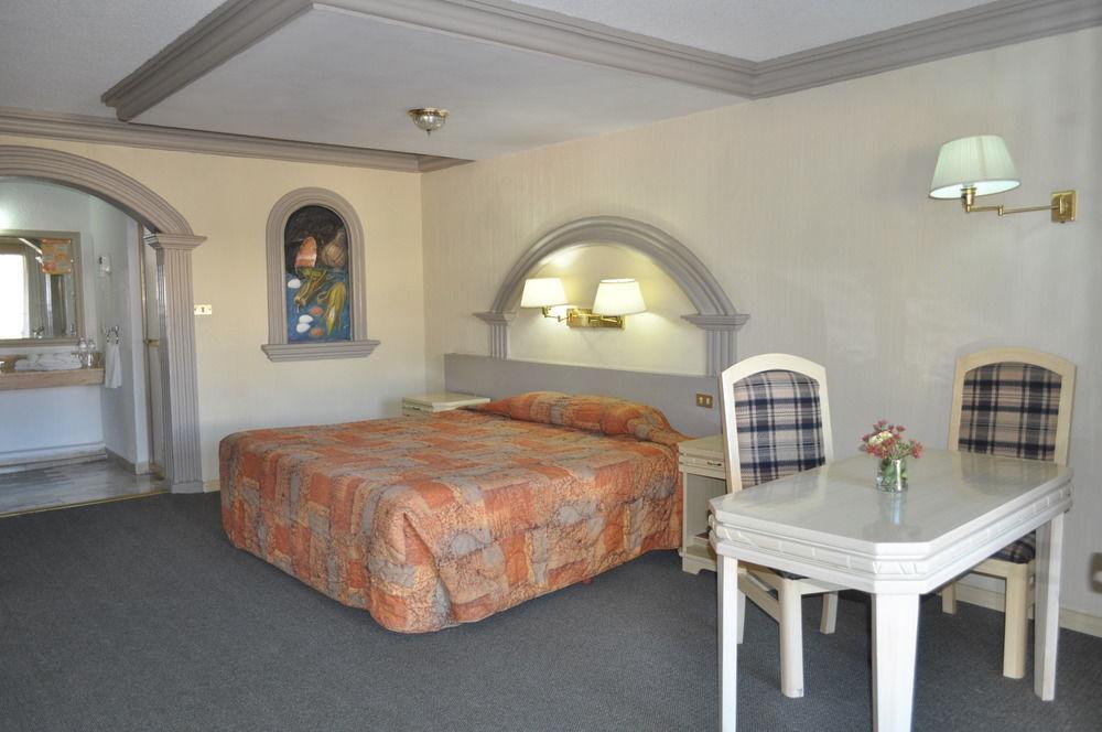 Hotel Flamingo Ирапуато Экстерьер фото